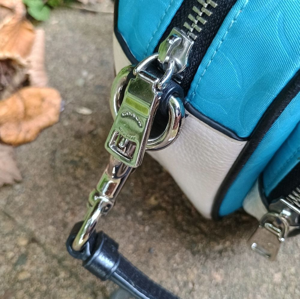 Coach Court Crossbody Purse Pink And Blue Smoke Smell - Picture 5 of 8